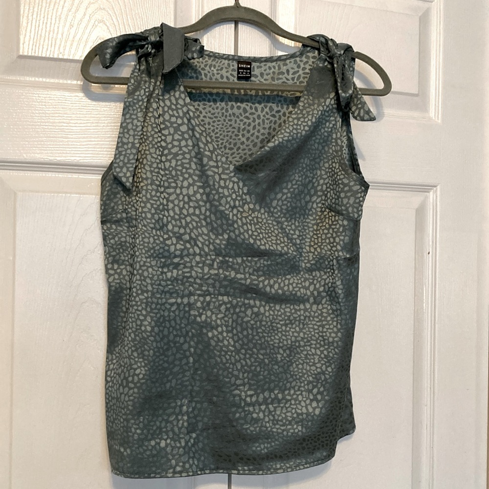 Shein top- Size S